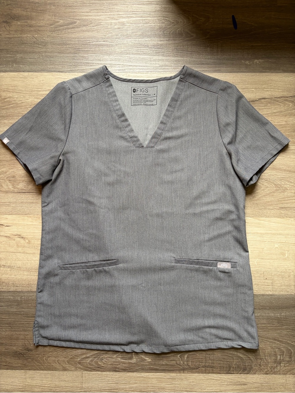 Figs Casma Women's Graphite V-Neck Scrub Top